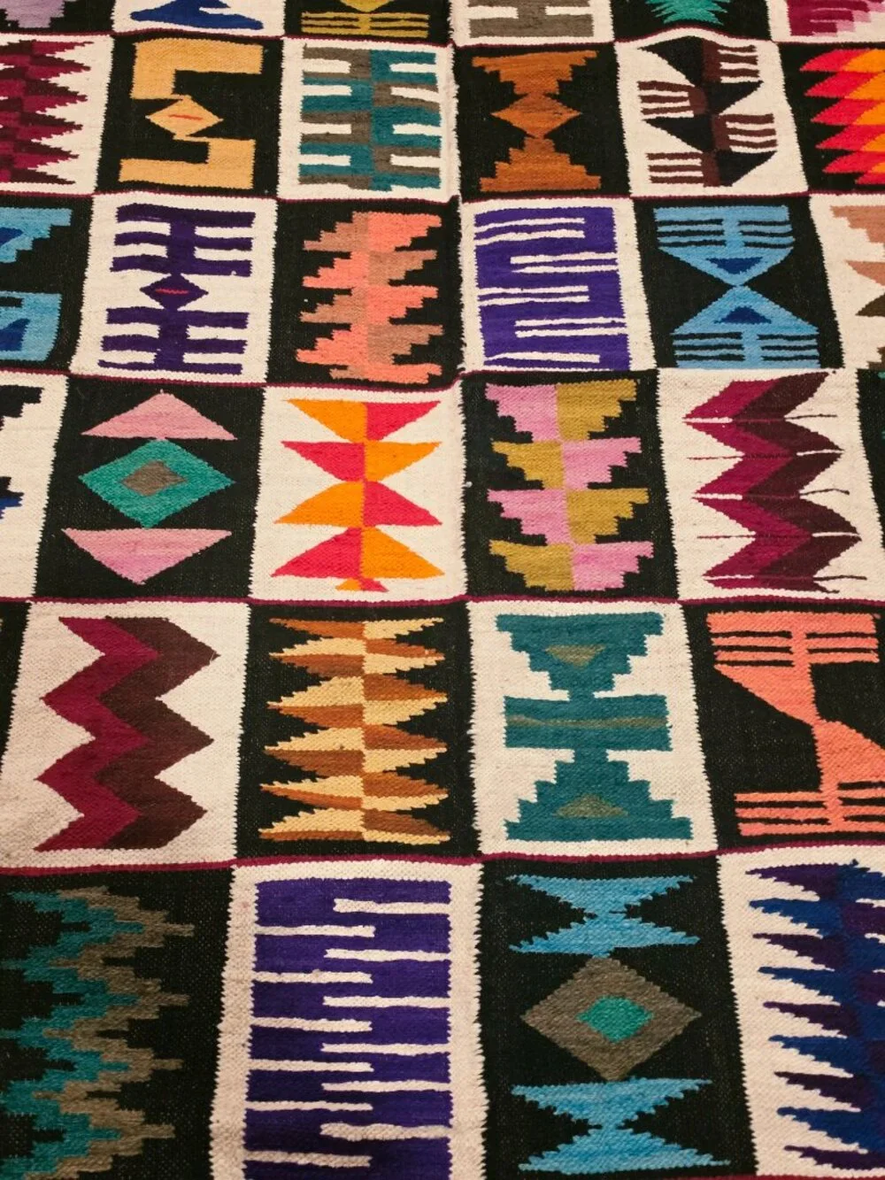 Andean Art Tapestry, Tradition in every pattern, the Andes in every thread.